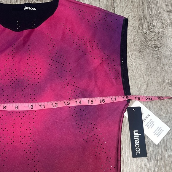 New with tags ultracor maroon top size small workout - Picture 7 of 8